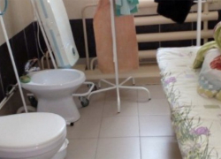 16-летняя школьница родила в туалете волгодонской больницы и спрятала тело мертвого малыша в пакет 