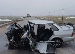 Два ВАЗа «всмятку»: страшное ДТП с участием маленьких детей произошло на трассе Зимовники – Элиста