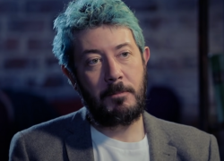 Известный на всю Россию блогер Артемий Лебедев прокомментировал ситуацию со спасшими Волгодонск от взрыва пенсионерами