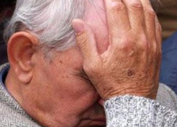 Волгодончанка на улице украла у 89-летнего пенсионера пакет с продуктами и деньгами 