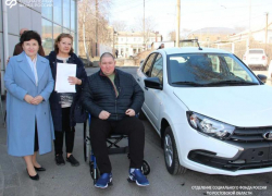 Волгодонец получил новую Лада Гранта от Соцфонда: машину адаптировали под него