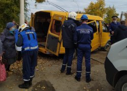 Маршрутка с 15 пассажирами перевернулась возле вокзала в Волгодонске: есть пострадавшие