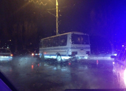 ДТП с участием пассажирского автобуса перегородило дорогу на проспекте Курчатова – читатель