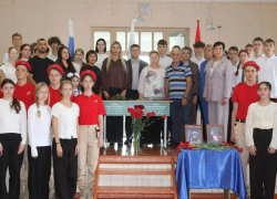 «Парту Героя» открыли двум друзьям-однополчанам в лицее Цимлянска
