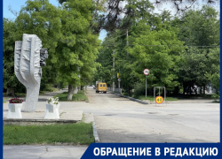 «Нам уже переживать?»: жители переулка Пушкина напуганы остановкой ремонта дороги