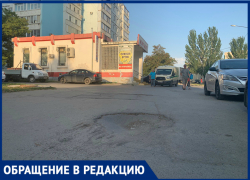 "Кто здесь должен убиться?": Жители БВП требуют от властей убрать огромную яму