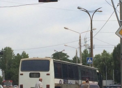 В Волгодонске столкнулись автобус и такси «Hyundai Solaris» 