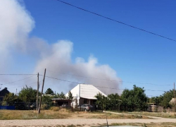 Запах гари и клубы черного дыма окутали станицу Романовскую