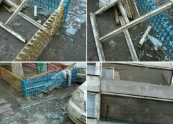 Сильный ветер вырвал балконную раму на Энтузиастов в Волгодонске