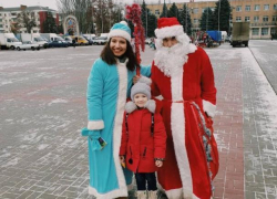 Представили молодежного парламента устроили для волгодонцев новогоднюю акцию