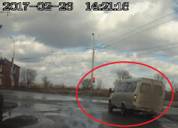В Волгодонске маршрутка с пассажирами проехала на красный свет, - читательница
