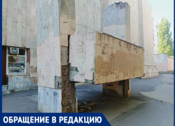 «Еще чуть-чуть и отвалится!»: житель Волгодонска боится, что от первоначального облика «Комсомольца» ни плитки не останется
