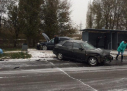 Первый снег в Волгодонске спровоцировал аварию на Путепроводе