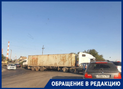 «Дайте людям доехать до дома»: ремонт дорог в час пик спровоцировал пробки и конфликты в Волгодонске