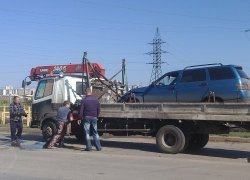 В Волгодонске в Красном Яру произошло ДТП - обе машины увезли на эвакуаторе