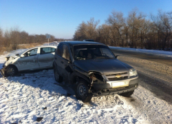 «Нива» и «Шкода» столкнулись на снежной дороге под Волгодонском – есть пострадавшие