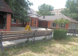 «Под нашими окнами избивают людей» - в Волгодонске жители требуют оградить свой дом от соседства с питейным заведением