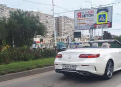 Рассекающий в центре города элитный «Мерседес» с номерами «ПАШКА» заинтересовал волгодонцев 