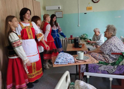 Школьники подарили праздник жителям пансионата в День пожилого человека