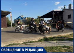 «Хочется обратиться к «тупорылым» родителям!»: волгодончанку шокировало поведение группы школьников на скутерах