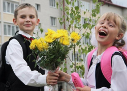 В Красном Яру построят новую школу на 450 мест взамен старой с разрушенным спортивным залом