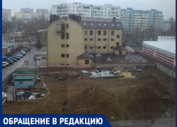  «Когда уберут этот «замечательный» уголок после стройки»: волгодончанка о стройке на Черникова