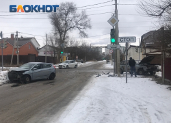 «Москвич» и «Хендай» столкнулись на перекрестке в Старосоленом: есть пострадавшие