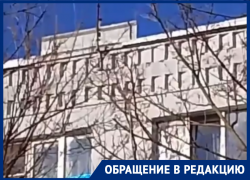 Летающие металлические листы на доме 91 улицы Ленина угрожают безопасности людей