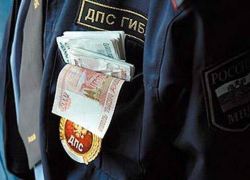 Двоих сотрудников ГИБДД Волгодонска подозревают в вымогательстве взятки  у пьяного водителя