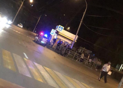 Скутерист перевернулся на перекрестке в Волгодонске 