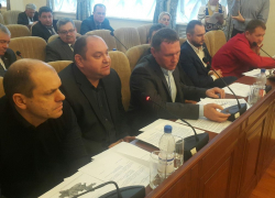 «У Волгодонска нет недостатка в вещах или фастфудах, а театр и дворец спорта нужны»,  - депутаты гордумы о ТРЦ «Мармелад»