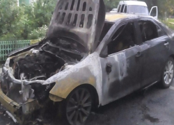 В Волгодонске на В-5 сожгли «Тойоту-Камри»