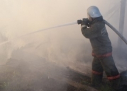 В Волгодонском районе 40 минут не могли потушить хозпостройку