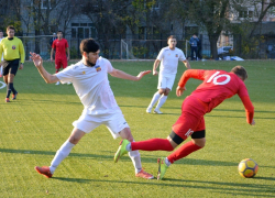 Волгодонские футболисты обыграли аксайцев со счетом 3:1 