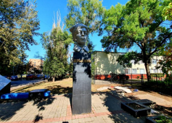 41 год назад в Волгодонске появился памятник  Борису Думенко