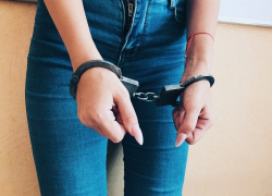 Молодая волгодончанка взломала дверь и обокрала соседку