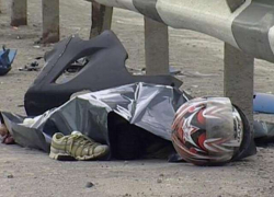 На автодороге Ростов-Волгодонск водитель «Фиата» сбил насмерть скутериста и скрылся с места происшествия