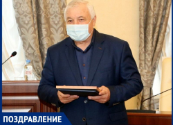 Директору старейшей школы в Волгодонске и знаменитому спортсмену Григорию Полякову исполнилось 65 лет