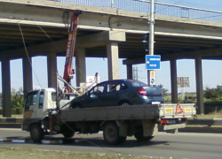 В Волгодонске эвакуатор оборвал троллейбусную линию 