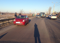 Авария у волгодонского отдела ГИБДД спровоцировала дорожный затор 