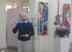 Культурный антрополог Олег Антонов из Волгодонска представил первую на юге России выставку коллекции сигаретных карточек и вкладышей 