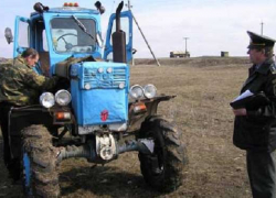 Жители Цимлянска устроили  налет на склад сельхозтехники под Мартыновкой