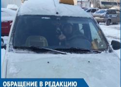 Таксист на просьбу молодой мамы освободить проход к пешеходной дорожке показал волгодончанке средний палец