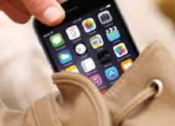 Разнимавший поскандаливших девушек волгодонец «под шумок» вытащил у одной из них айфон