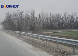 Вдоль ростовской трассы дорожные службы устанавливают отбойники