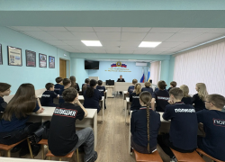 Начальник отдела ГАИ провел экскурсию для школьников в Волгодонске