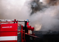 Людей спасли из горящего дома в садоводстве «Строитель» в Волгодонске 