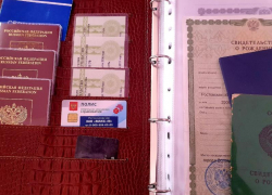 Кому в следующем году нужно заменить водительские права