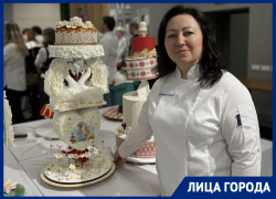 Обменяла пост чиновницы на бисквит и крем: как начальница Центра занятости из Дубовского стала кондитером и тихо покорила Ростовскую область    