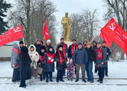 Коммунисты Волгодонска почтили память основоположника СССР Владимира Ленина 